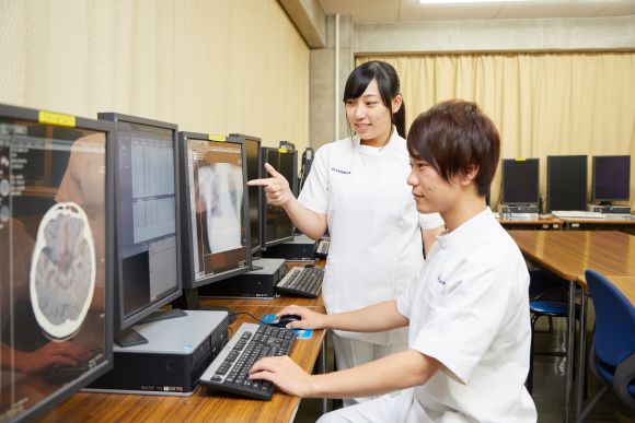 クリックするとポップアップで画像を表示します マルチスライス(64列)X線CT装置