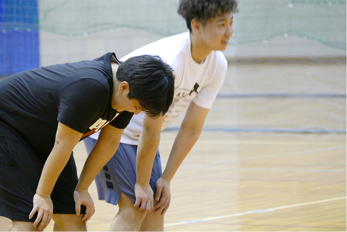 バスケットボール部の1対1練習の様子