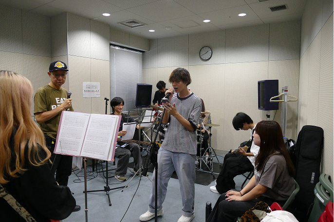 軽音楽部のバンド練習の様子