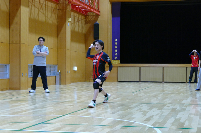 ウィッフルボールサークルのピッチング練習