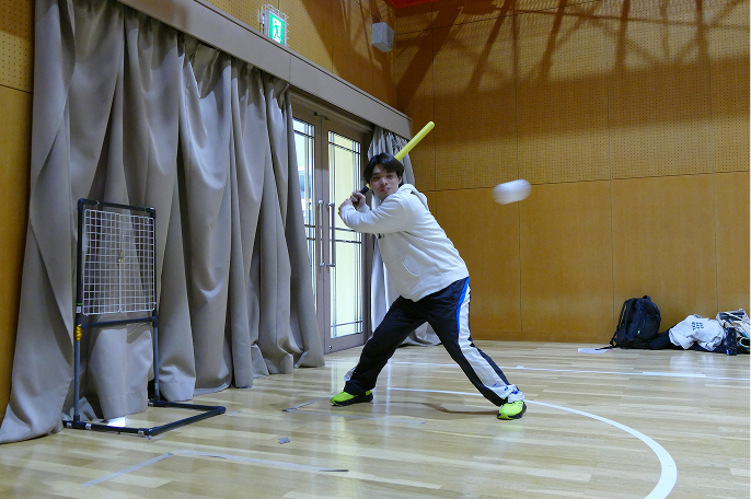 ウィッフルボールサークルのバッティング練習の様子