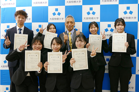 卒研発表後の集合写真