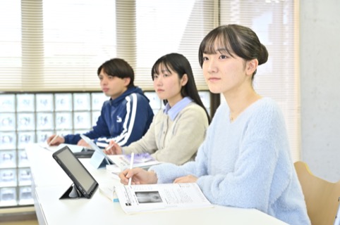 学生が実習する様子