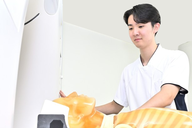 学生が実習する様子